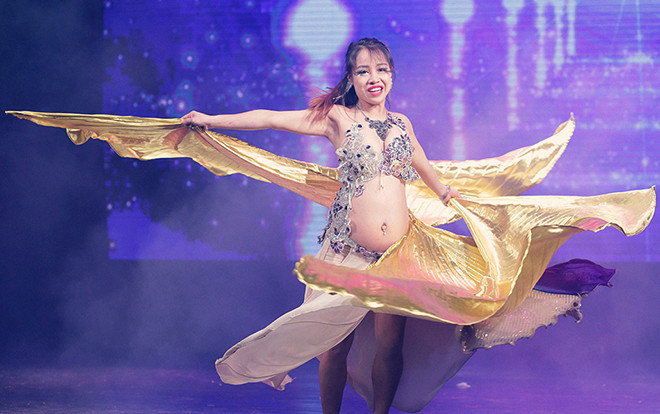 Tròn mắt ngắm vũ điệu Belly Dance nóng bỏng của bà bầu Hà thành Ảnh 2
