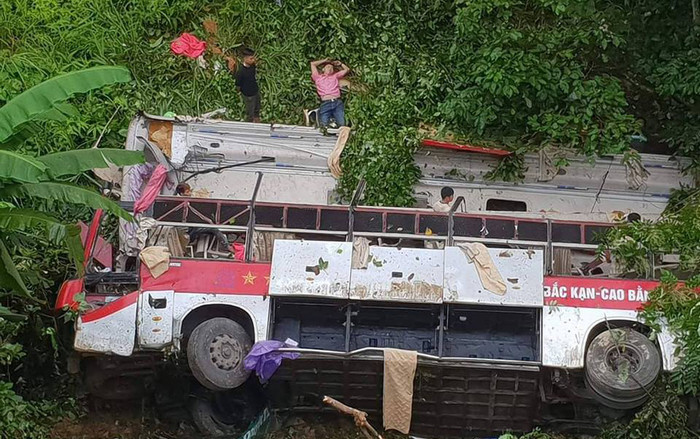 Xe khách lao xuống vực ở Cao Bằng, 3 người chết, 8 người bị thương Ảnh 2