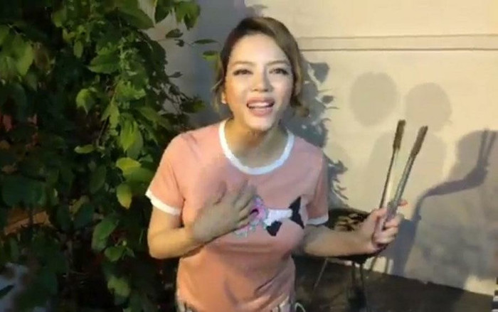 Không thể tin được cũng có lúc Lý Nhã Kỳ mặc rẻ đến khủng khiếp như thế này! Ảnh 2