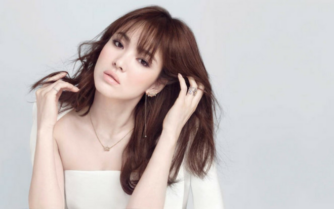 Tạm biệt mụn cám nhờ tuyệt chiêu chăm sóc da của 'nữ hoàng mặt mộc' Song Hye Kyo Ảnh 2