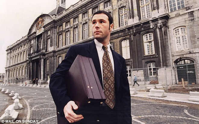 Bi kịch của người khiến cầu thủ giàu lên Ảnh 2