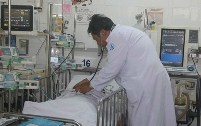 Bị ngăn cấm tình cảm với bạn trai đồng tính, thiếu niên uống thuốc diệt cỏ pha nhớt xe máy tự tử Ảnh 2