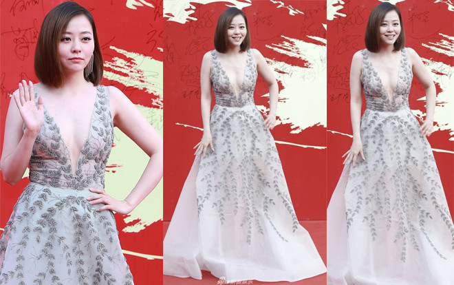 Diva từng đánh bại Sơn Tùng M-TP, Trương Lương Dĩnh mặc váy xẻ tận rốn nhưng không hề gây tức mắt Ảnh 2