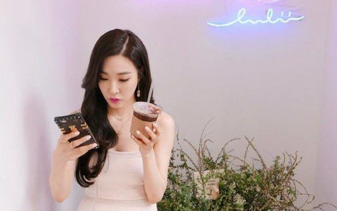 Choáng váng với chiếc ốp lưng iPhone xa xỉ từ Louis Vuitton của Tiffany (SNSD) Ảnh 2