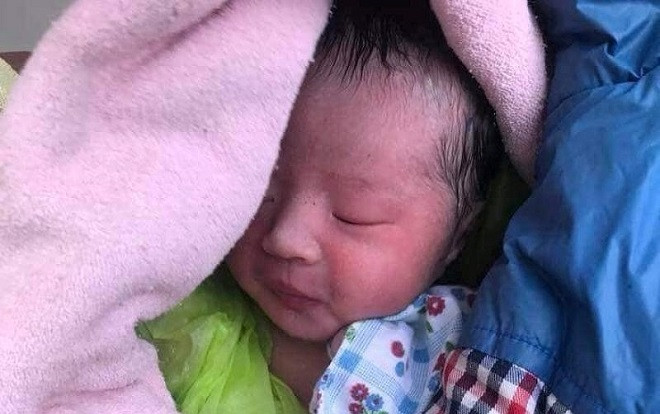 Cháu bé sơ sinh bị bỏ rơi trong nghĩa địa vào ngày mưa bão Ảnh 2