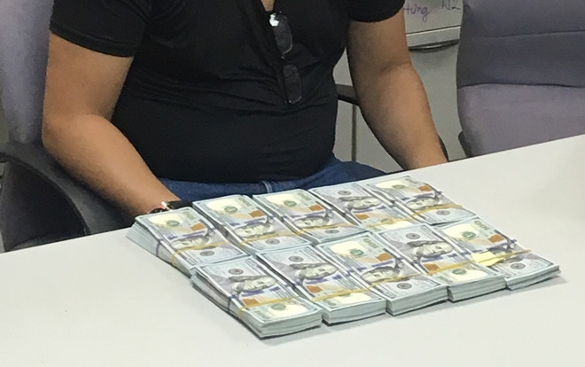 Phát hiện khách Nhật Bản giấu số ngoại tệ trị giá gần 2,2 tỷ khi làm thủ tục xuất cảnh Ảnh 2