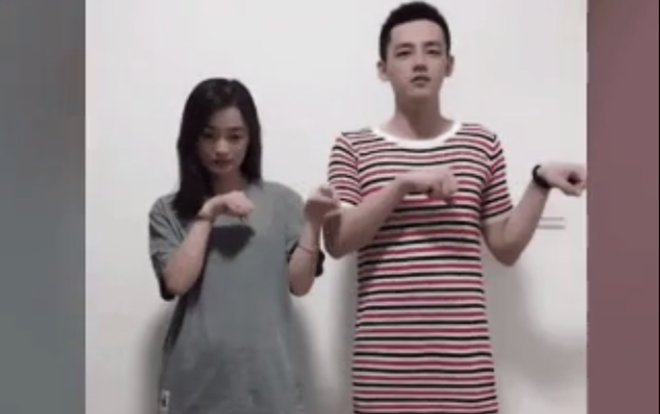 Đổi trang phục với bạn gái - trào lưu thử thách độ kiên nhẫn và cam chịu của các chàng trai Ảnh 2