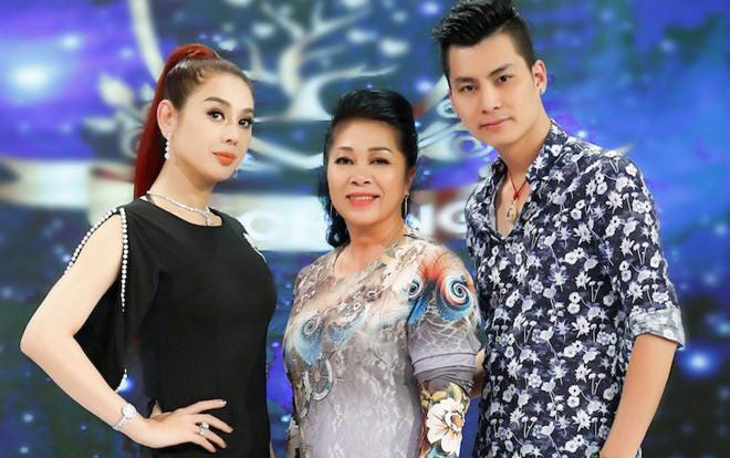 Mẹ chồng Lâm Khánh Chi đẹp mặn mà xuất hiện trên truyền hình, khen con dâu chuyển giới hết lời Ảnh 2