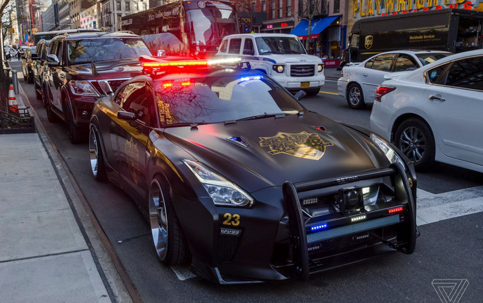 Không chỉ có ở Dubai, đây là những siêu xe cực chất của các cảnh sát trên thế giới Ảnh 2