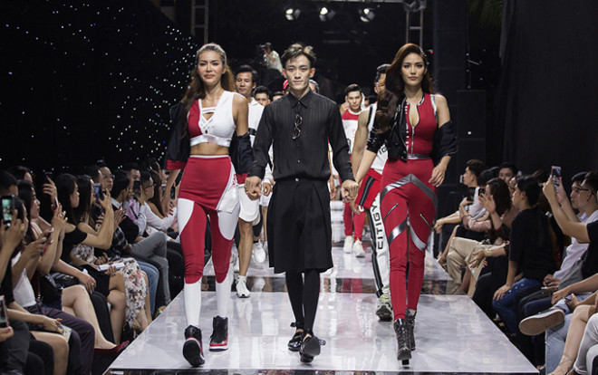 Lan Khuê - Minh Tú lần đầu tiên 'song kiếm hợp bích' làm vedette catwalk quét sạch sàn diễn thời trang Ảnh 2