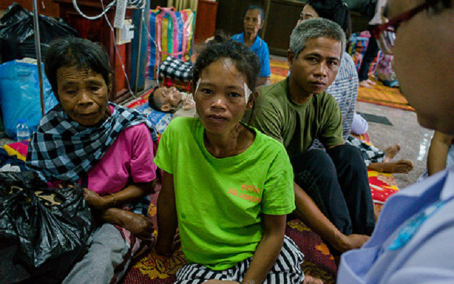 Người cha Lào bất lực nhìn lũ cuốn trôi hai con gái Ảnh 2