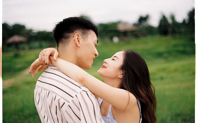 Ba Duy - Nam Thương 'hồi teen' với bộ ảnh phim đậm chất tình yêu thời thanh xuân Ảnh 2