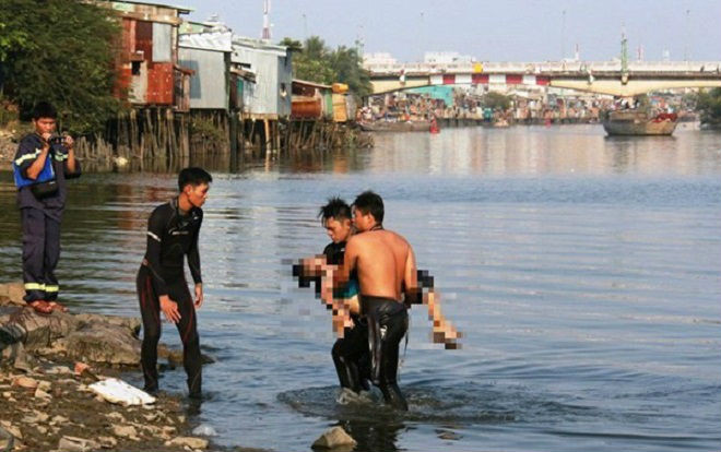 Rủ nhau tắm mát, 3 em học sinh đuối nước thương tâm Ảnh 2