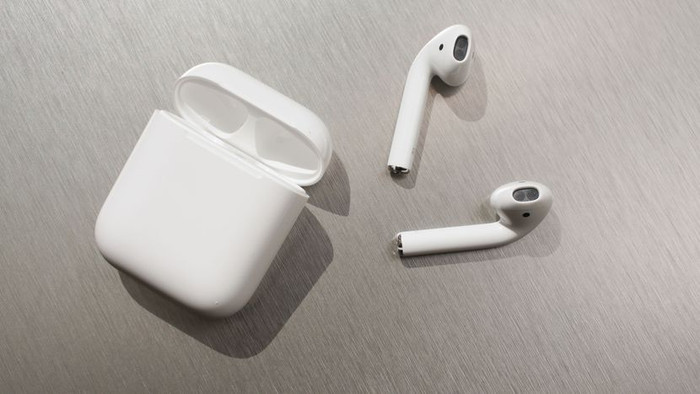 AirPods được Apple giới thiệu lần đầu tiên vào năm 2016 cùng thời điểm iPhone 7 ra mắt.