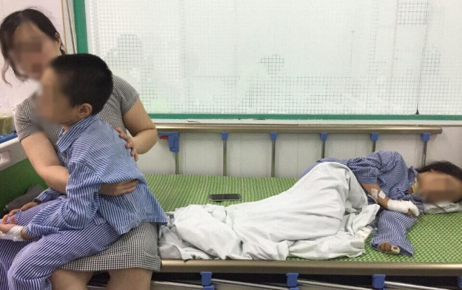 Chồng cầm dao cứa cổ vợ cùng hai người cháu nguy kịch rồi cướp xe máy người đi đường bỏ trốn Ảnh 2