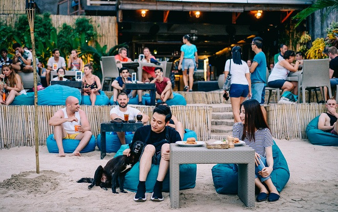 Bất ngờ khi thấy Quang Vinh hết 'đánh lẻ', mà lại xách balo lên đường cùng Diễm My 9X Ảnh 2