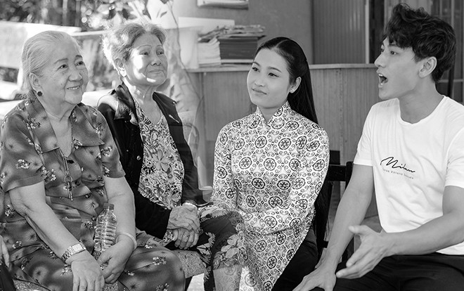 Isaac hát cải lương, Liên Bỉnh Phát xúc động trước những lời dặn dò của các nghệ sĩ tại viện dưỡng lão Ảnh 2