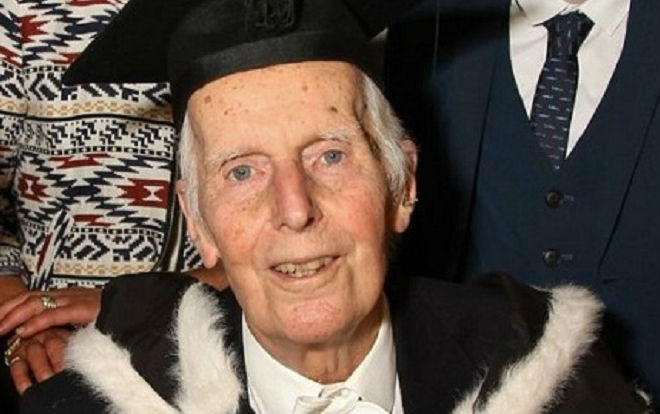 Cụ ông 95 tuổi tốt nghiệp Đại học Oxford Ảnh 2