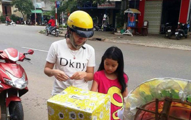 Vụ xe đi rước dâu gặp nạn khiến 13 người tử vong: Người dân đi đường chung tay quyên góp giúp đỡ gia đình nạn nhân Ảnh 2