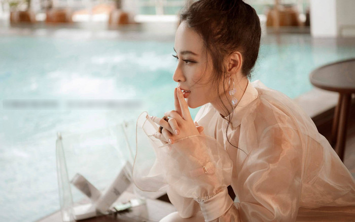 Angela Phương Trinh gợi cảm vô đối với áo xuyên thấu Ảnh 2
