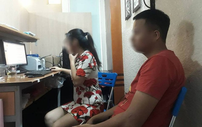 Một nữ sinh thuê trọ bị nam chủ nhà tát vào mặt sau thắc mắc: 'Tại sao thu tiền bọn em rồi mà cuối tháng còn chưa đóng tiền điện?' Ảnh 2