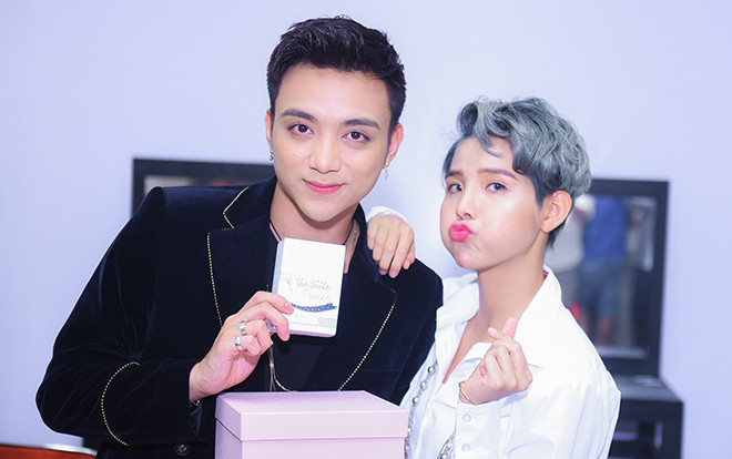 The Voice Kids 2018: Vũ Cát Tường giữ lời hứa… mặc váy và kết hợp tạo thành 'bộ đôi Sơn - Tường' Ảnh 2