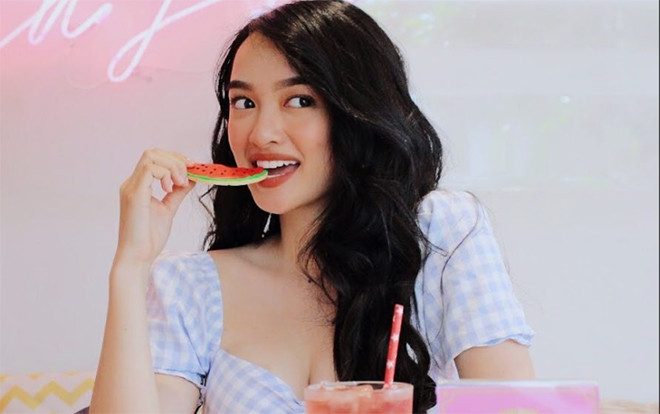 Chiều cao khiêm tốn hay vóc dáng phì nhiêu thì nữ chính Em chưa 18 vẫn được 'tha thứ hết' nhờ điều này! Ảnh 2