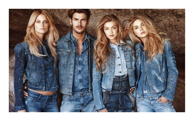 Thu về lại rộn ràng đón denim on denim - set đồ kinh điển của thời trang Ảnh 2