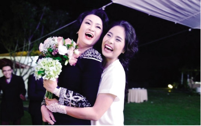 Ca nương Kiều Anh được mẹ chồng khen 'khéo đẻ' bằng việc khoe ảnh cháu trai giống ba và cụ cố như tạc Ảnh 2