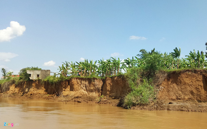 Hàng loạt căn nhà, khu chợ bị đổ ập xuống sông Đồng Nai Ảnh 6