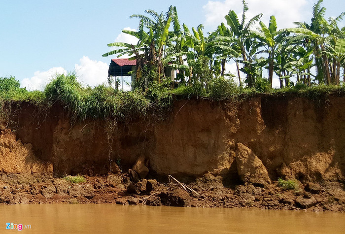Hàng loạt căn nhà, khu chợ bị đổ ập xuống sông Đồng Nai Ảnh 8