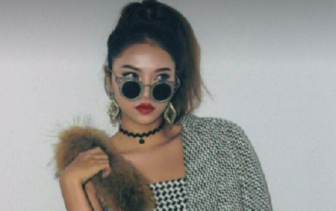 Hát thả thính, cô nàng khiến dân tình 'đổ rạp' nguyện làm 'phi công' vì quá xinh đẹp! Ảnh 2