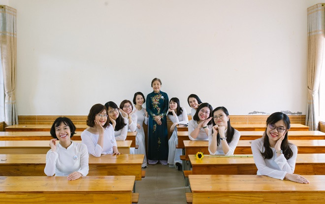 Từng khóc nhiều như thế ngày chia tay nhưng mấy ai còn nhớ lời hẹn họp lớp sau 15 năm ra trường như lớp chuyên Văn này? Ảnh 2