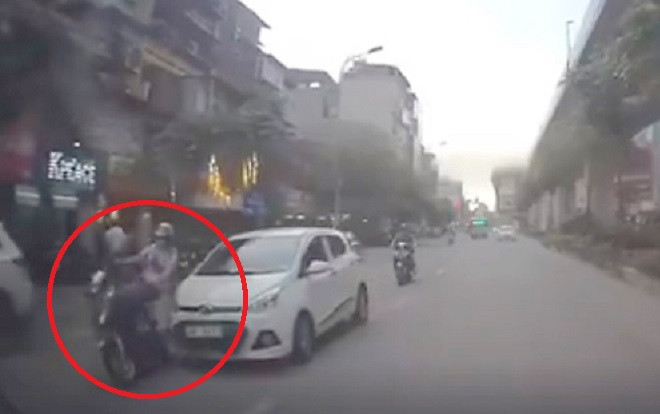 Xe 'điên' chạy tốc độ cao tông hàng loạt người từ phố Hoàng Cầu đến Hoàng Đạo Thúy Ảnh 2