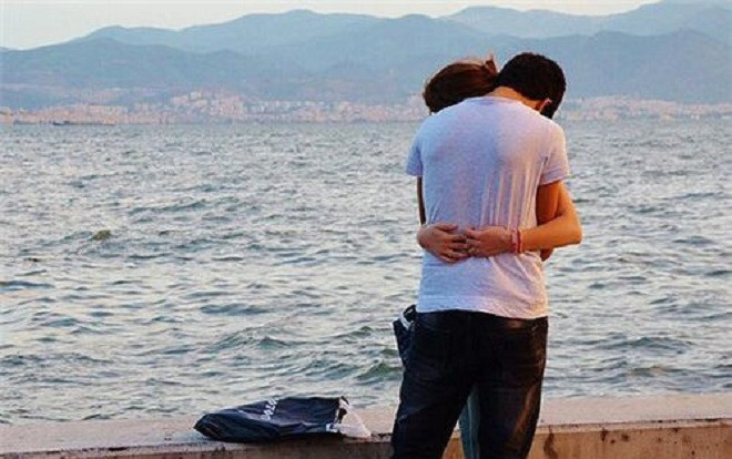 Mẹ 3 con sôi máu vì chồng đưa đi du lịch cùng công ty vẫn thản nhiên ôm nhân viên trẻ đẹp, hội chị em nhao nhao hiến kế Ảnh 2