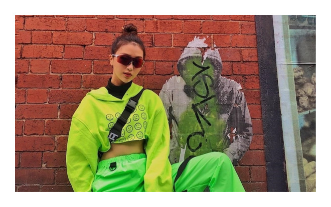 Phí Phương Anh, Châu Bùi và Quỳnh Anh Shyn liều lĩnh với màu chóe, cứ ra phố là chói chang cả góc đường Ảnh 2