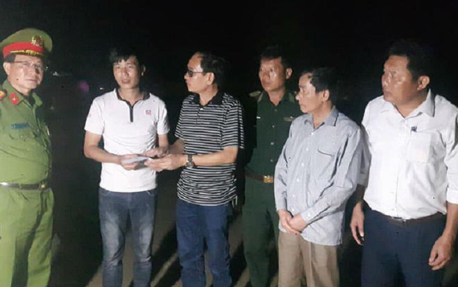 2 du khách bất ngờ bị sóng cuốn khi tắm biển ở Nghệ An Ảnh 2