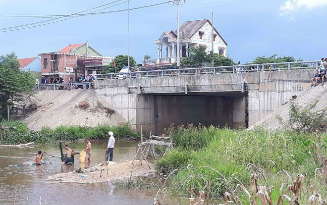 Tìm thấy thi thể bé trai 2 tuổi nổi trên mặt suối gần nhà ông bà ngoại Ảnh 2
