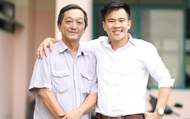 'Mình có 2 người bố' - Tâm thư đầy xúc động về 2 bác bảo vệ sinh đôi siêu dễ thương được sinh viên Sài Gòn rần rần thả tim Ảnh 2