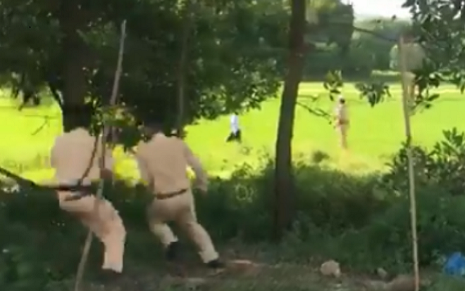 Nghẹt thở cuộc chặn bắt ô tô nghi vận chuyển ma túy liều lĩnh tông xe CSGT để bỏ trốn Ảnh 2