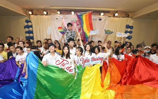 Cờ cầu vồng đã rực sáng tại Vĩnh Long! Ảnh 2