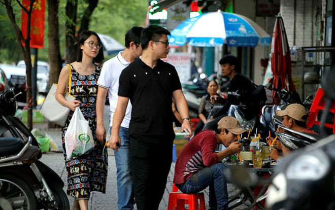 Vỉa hè TP.HCM, từ 1,5m trở xuống chỉ dành cho người đi bộ Ảnh 2