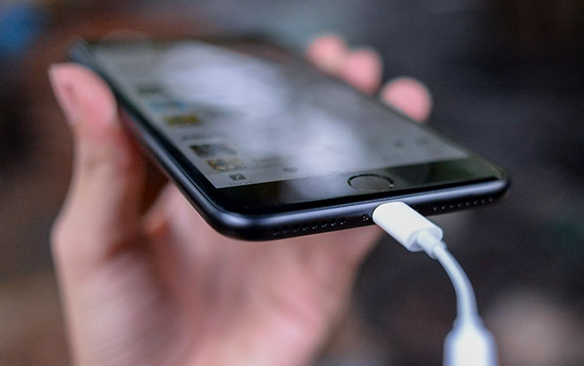 Apple có thể sớm phải 'khai tử' cổng sạc Lightning trên iPhone Ảnh 2