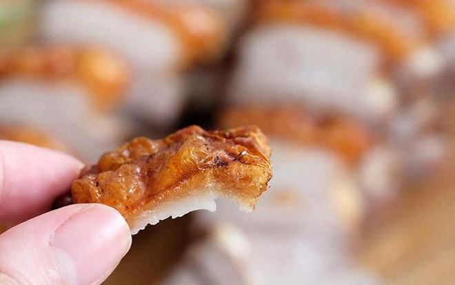 Người Sài Gòn có thú thưởng thức heo quay lạ lắm: chỉ thích ăn mỗi da heo và đây là những nơi bán Ảnh 2