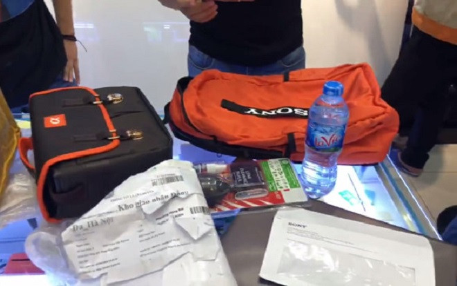 Thuê dịch vụ chuyển phát, máy ảnh 18 triệu biến thành chai nước lọc Ảnh 2