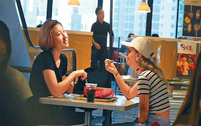 Thông tin mới nhất vụ con gái Thành Long phải nhặt rác kiếm sống ở Canada Ảnh 2