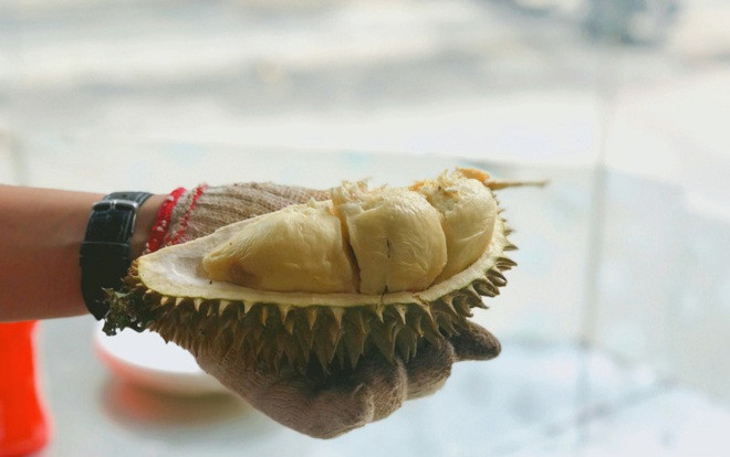 'Mốt' ăn sầu riêng hot nhất hiện nay: ăn xong trả hạt và đây là những địa chỉ hiếm hoi ở Sài Gòn dành cho bạn Ảnh 2