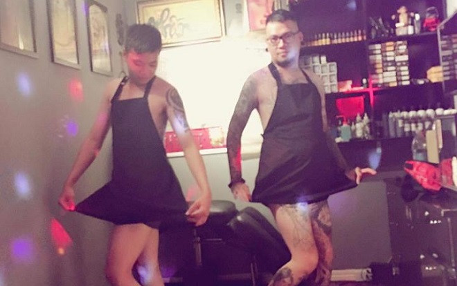 Anh chàng xăm trổ mặc váy ngủ của vợ rồi chụp ảnh 'yểu điệu thục nữ' khiến hội chị em sốt xình xịch Ảnh 2