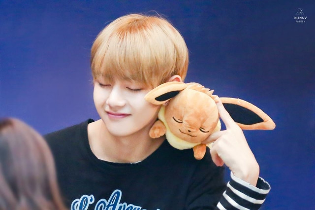 Không cần màu mè làm gì, Idol Hàn chỉ mặc nguyên cây đen thôi cũng đủ 'bùng nổ' Ảnh 20