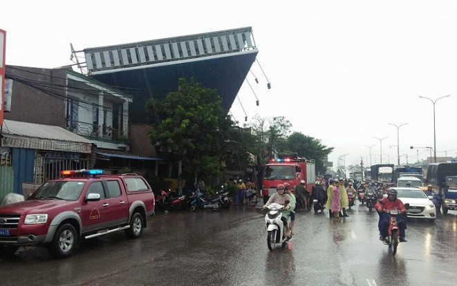 Thông tin mới vụ bảng quảng cáo đè chết người phụ nữ ở TP.HCM Ảnh 2